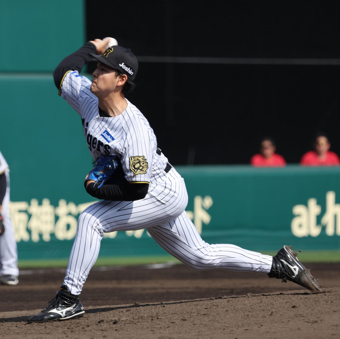 阪神ルーキー右腕の木下里都（2025年4月18日撮影）