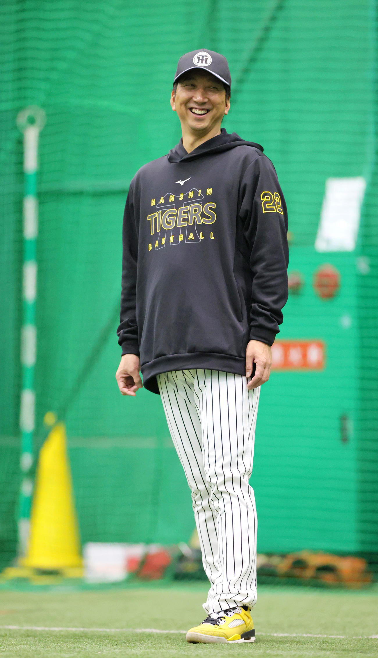 阪神対中日　室内で笑顔を見せる阪神藤川監督（撮影・上山淳一）