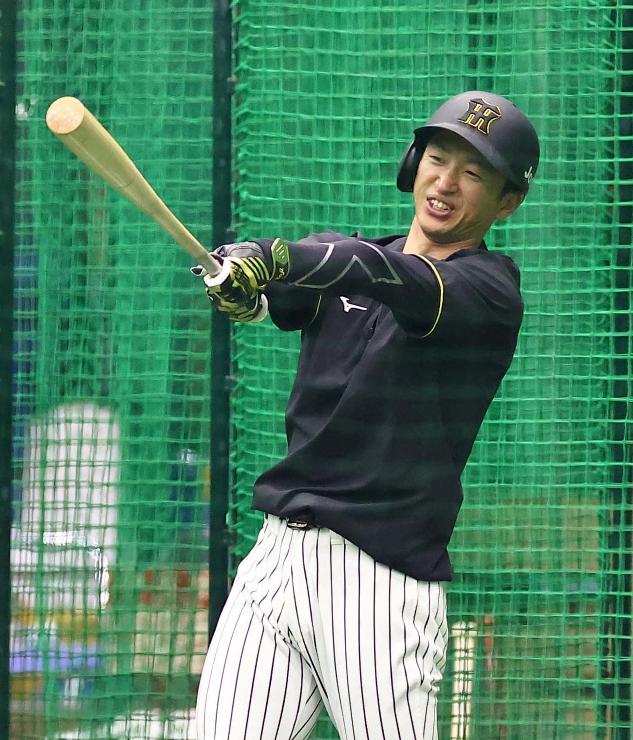 阪神対中日　フリー打撃練習をする近本（撮影・上田博志）