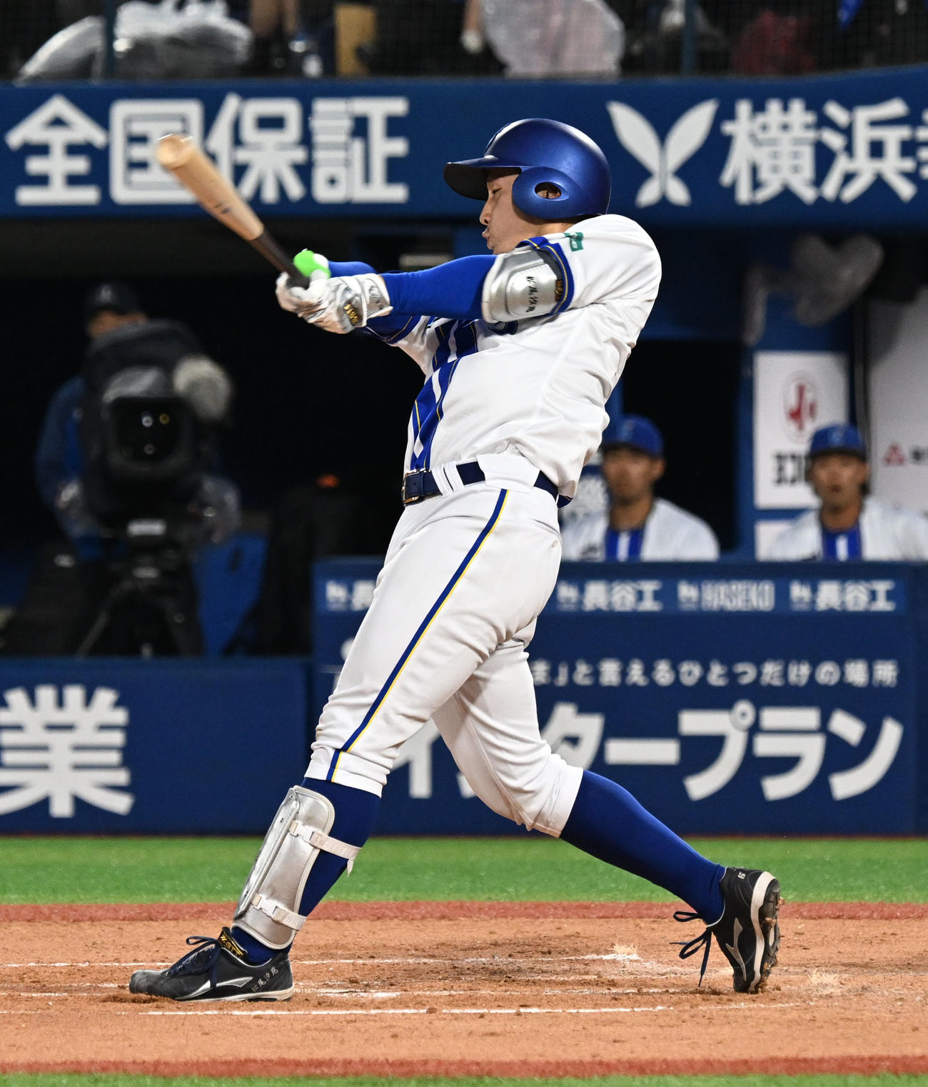 DeNA対広島　3回裏DeNA無死、広島2死、松尾が左越えに先制本塁打を放つ（撮影・千葉一成）