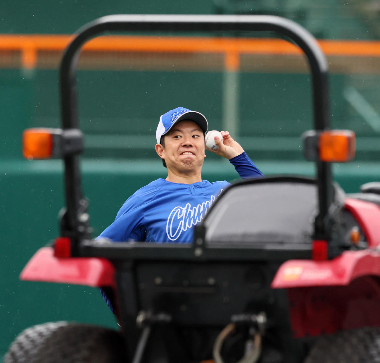 阪神対中日　キャッチボールする中日松葉（撮影・加藤哉）