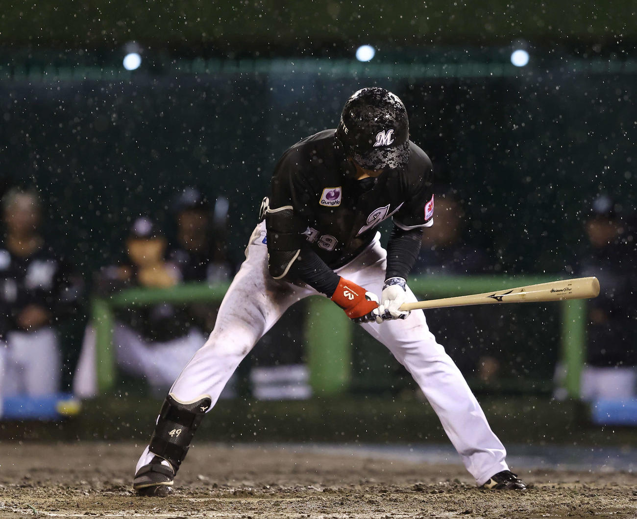 西武対ロッテ　9回表ロッテ1死一塁、見逃し三振に倒れる立松（撮影・河田真司）