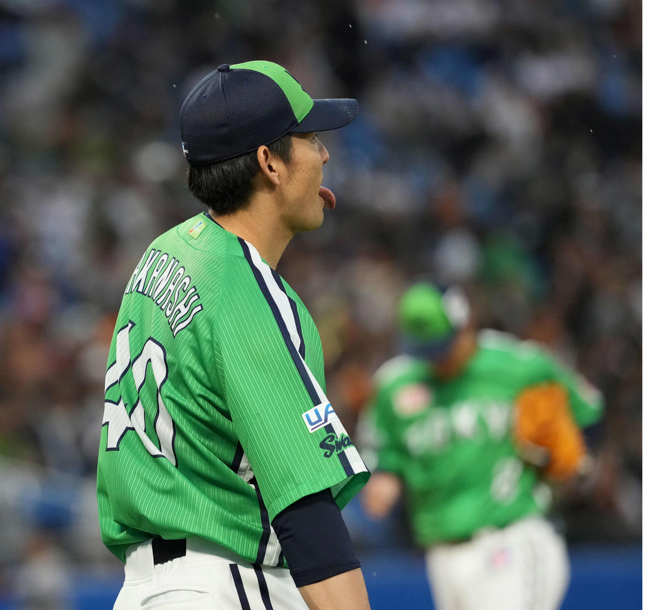 ヤクルト対巨人　1回を終え引き揚げるヤクルト高梨（撮影・井上学)
