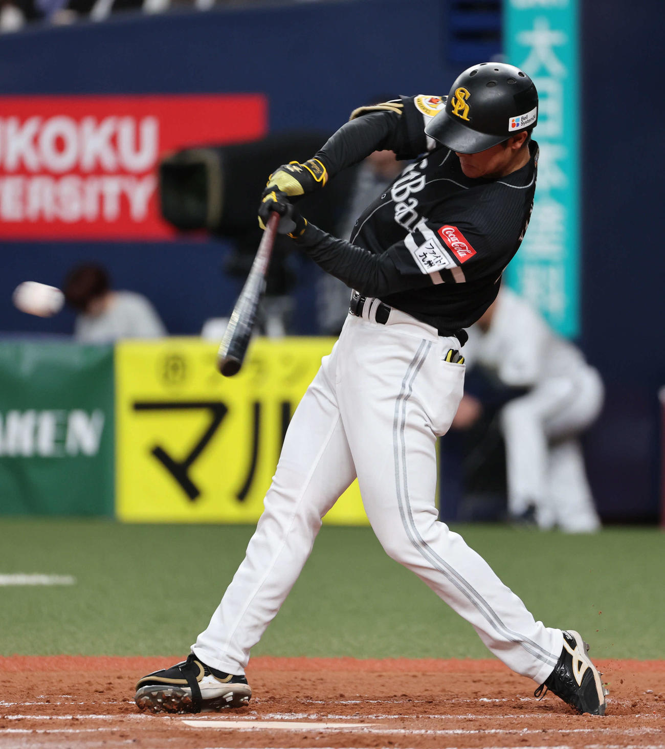 オリックス対ソフトバンク　6回表ソフトバンク2死一、二塁、柳町は左中間に適時二塁打を放つ（撮影・西尾就之）