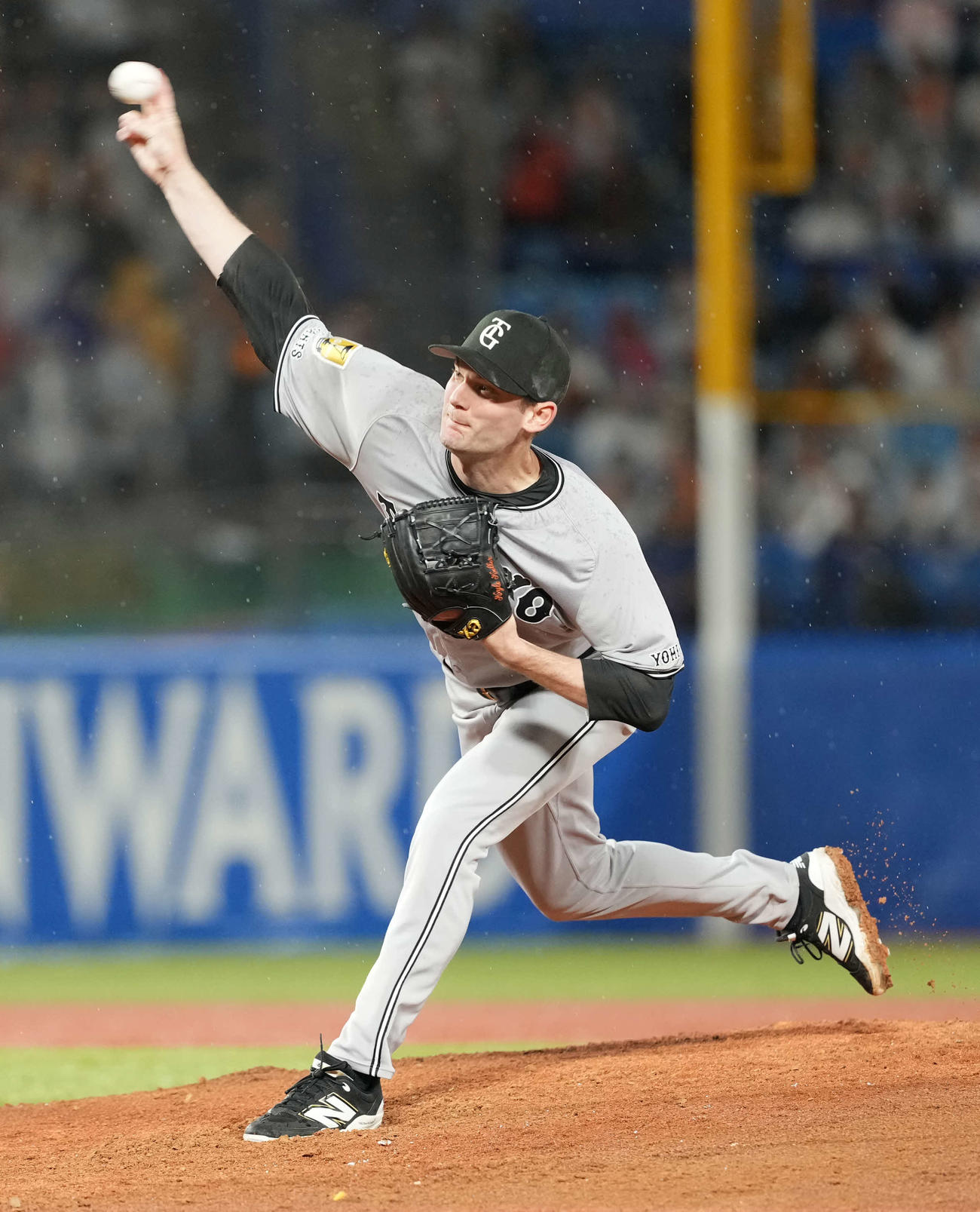 ヤクルト対巨人　力投する巨人のケラー（撮影・井上学)