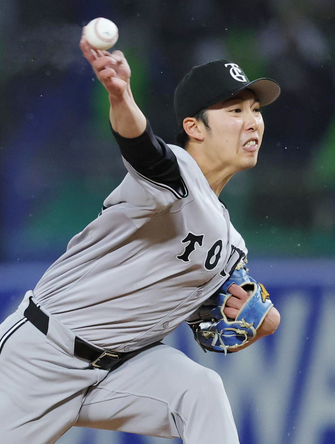 ヤクルト対巨人　巨人先発の赤星（撮影・野上伸悟）