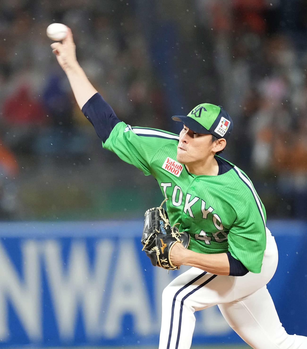 ヤクルト対巨人　力投するヤクルト先発の高梨（撮影・井上学)