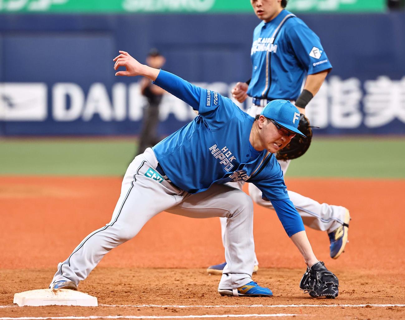 2025年5月7日　オリックス対日本ハム　12回裏オリックス無死、西川の一ゴロでベースカバーに入った生田目は足を痛める