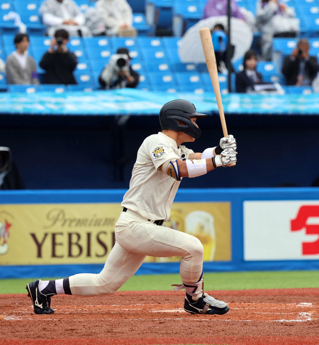 東京6大学野球　明大対立大　3回表明大2死二塁、榊原は先制の適時打を放つ（撮影・山本朝陽）