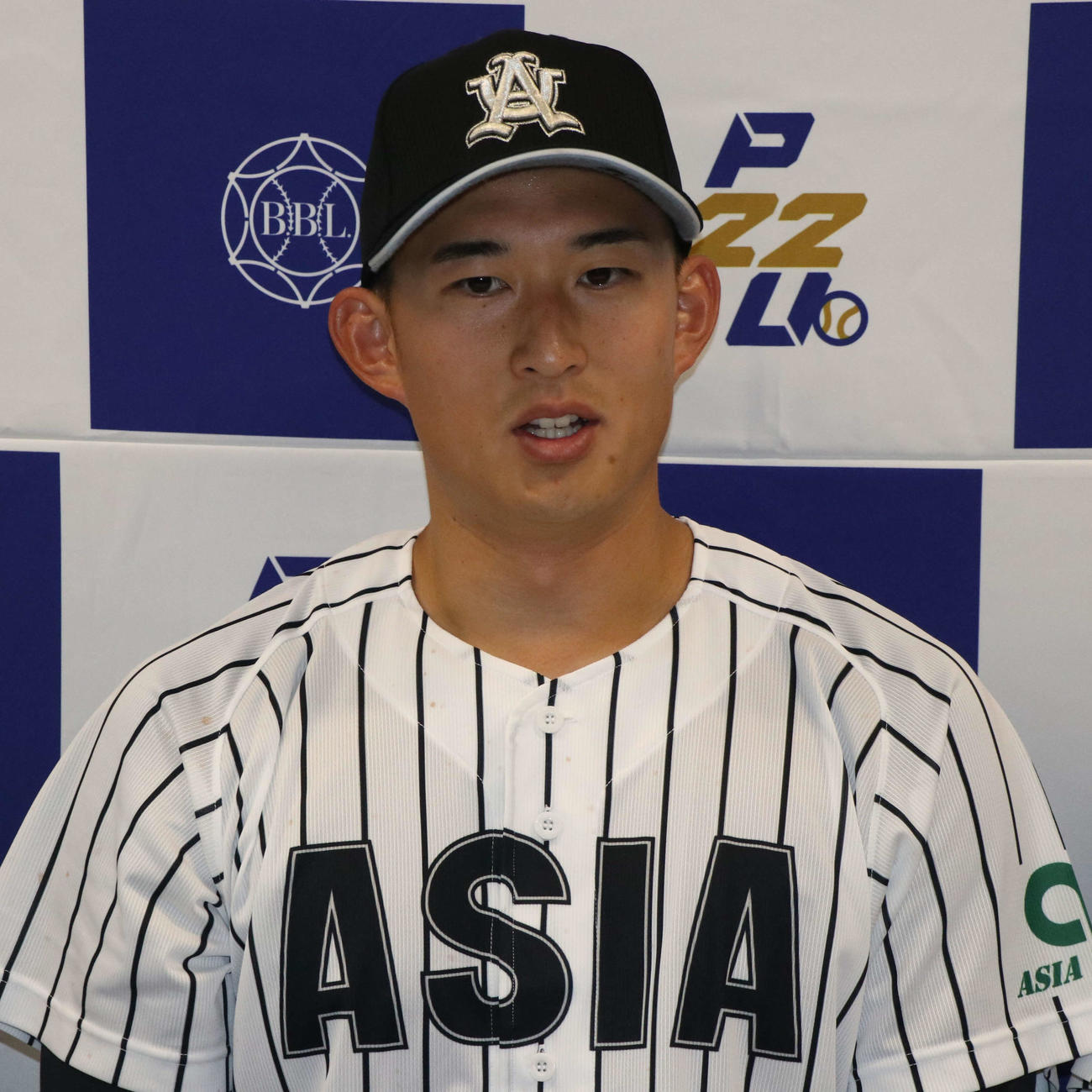 青学大対亜大　試合後の会見に臨む亜大・斉藤（撮影・一樹）