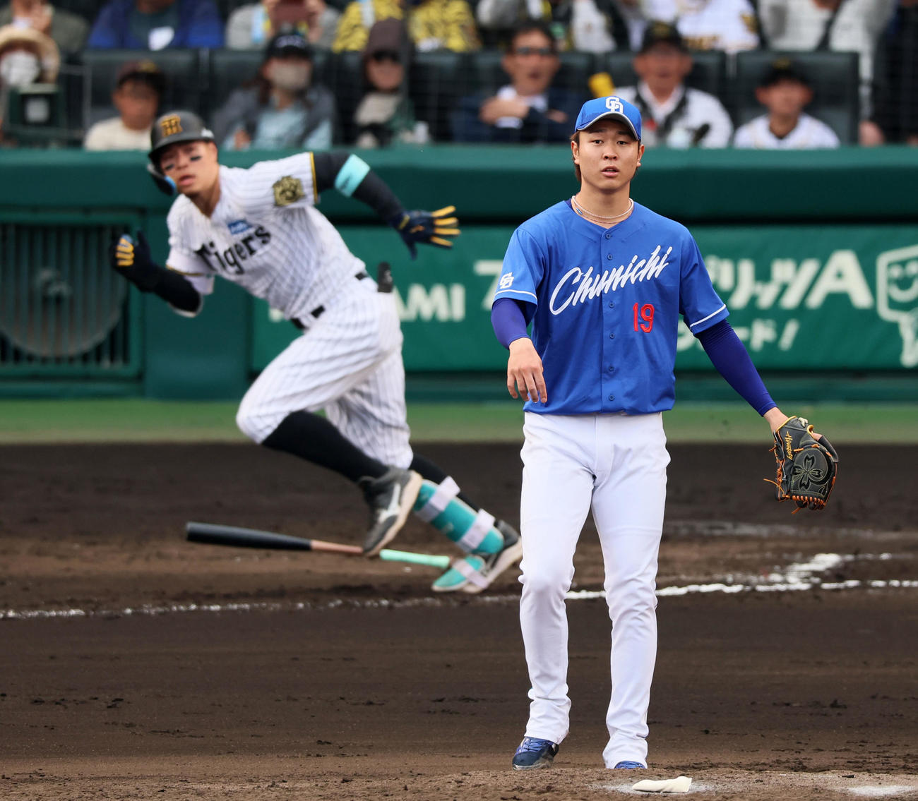 阪神対中日　6回裏阪神2死三塁、高橋宏は佐藤輝に左越え適時二塁打を打たれて失点（撮影・加藤哉）