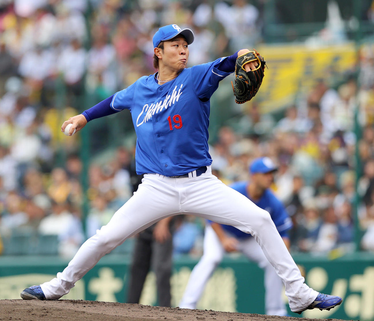 阪神対中日　4回裏、力投する中日先発の高橋宏（撮影・上山淳一）