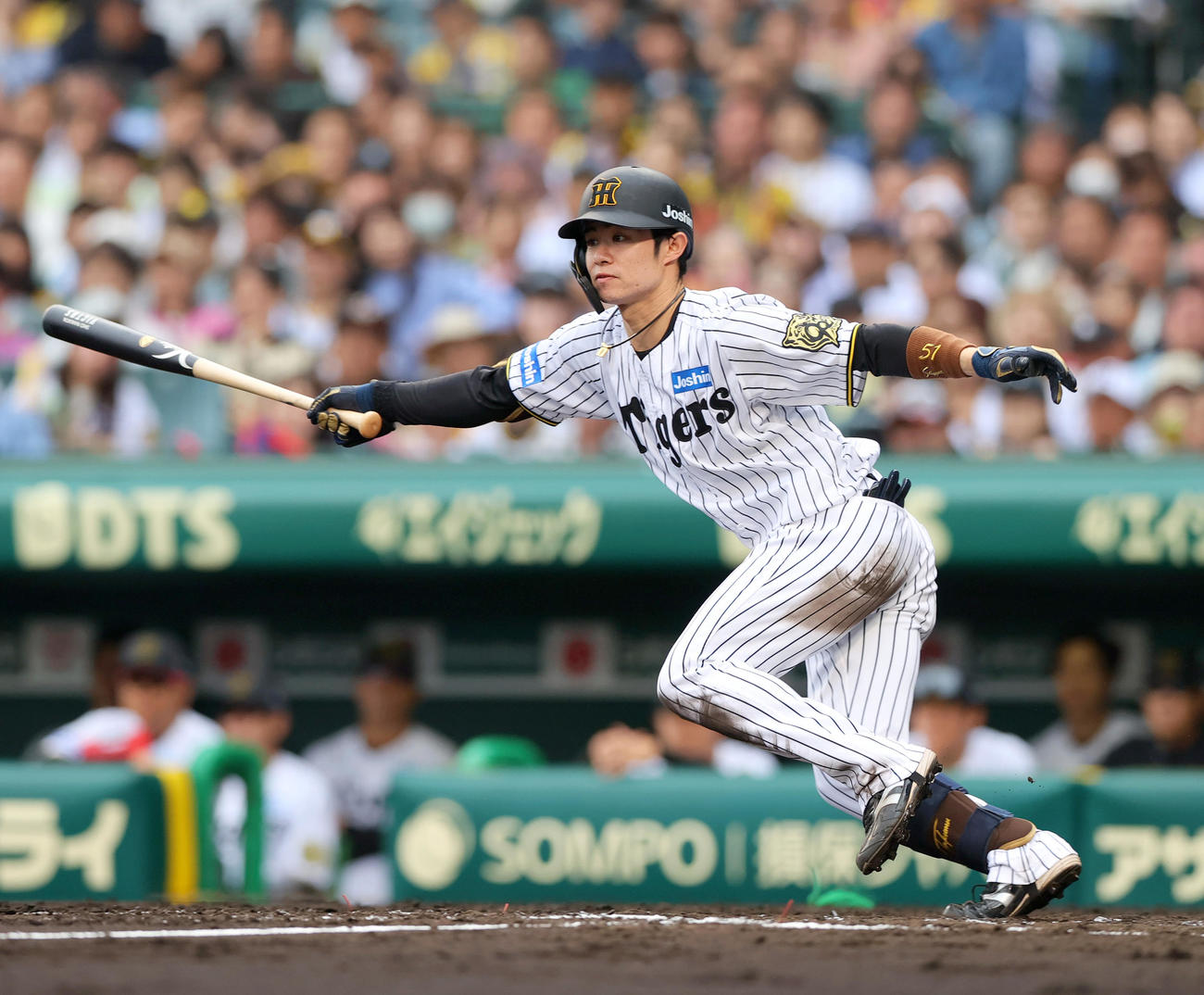 阪神対中日　3回裏阪神2死一塁、中野は左前打を放つ（撮影・上山淳一）