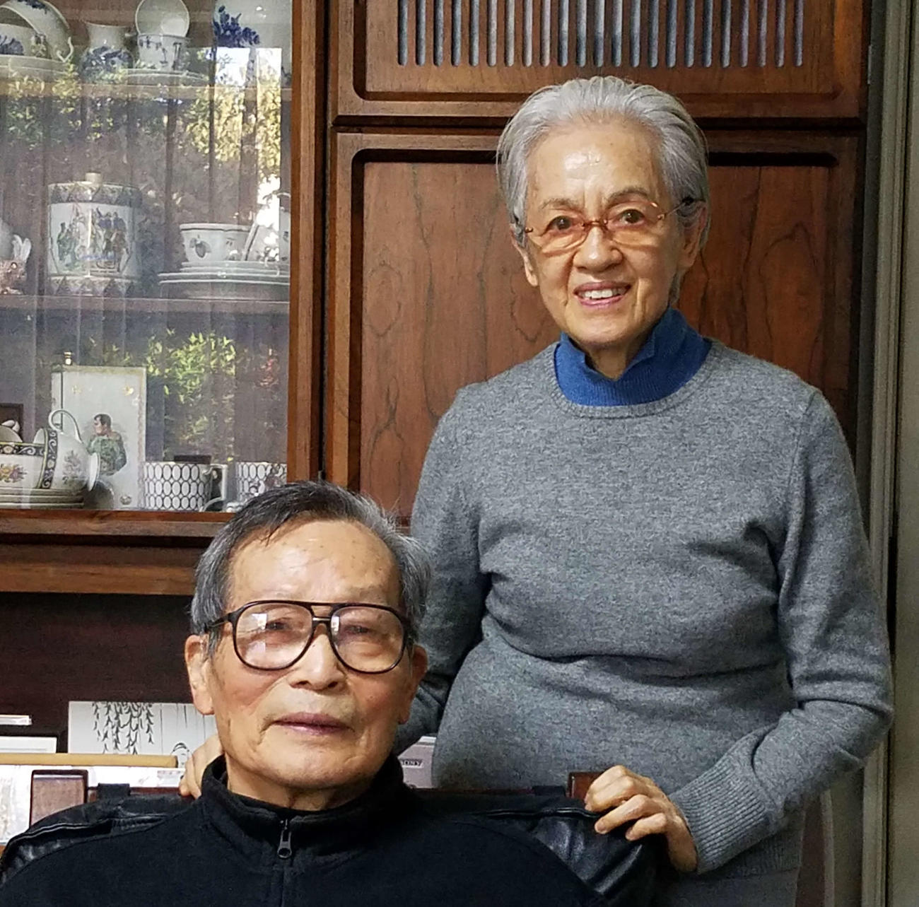 故・中西太さんと敏子夫人。21年12月、自宅リビングで