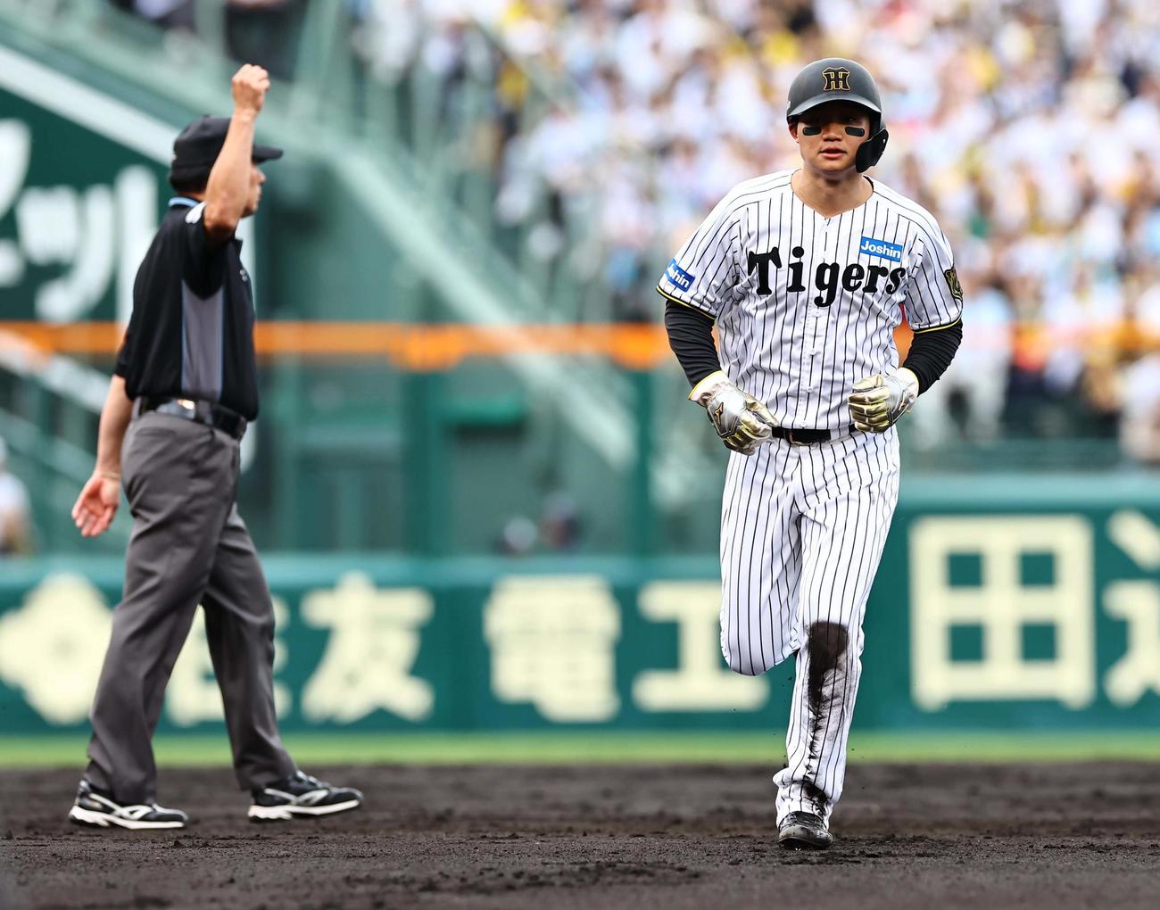 阪神対中日　1回裏阪神1死一塁、森下は二盗に失敗する（撮影・上田博志）
