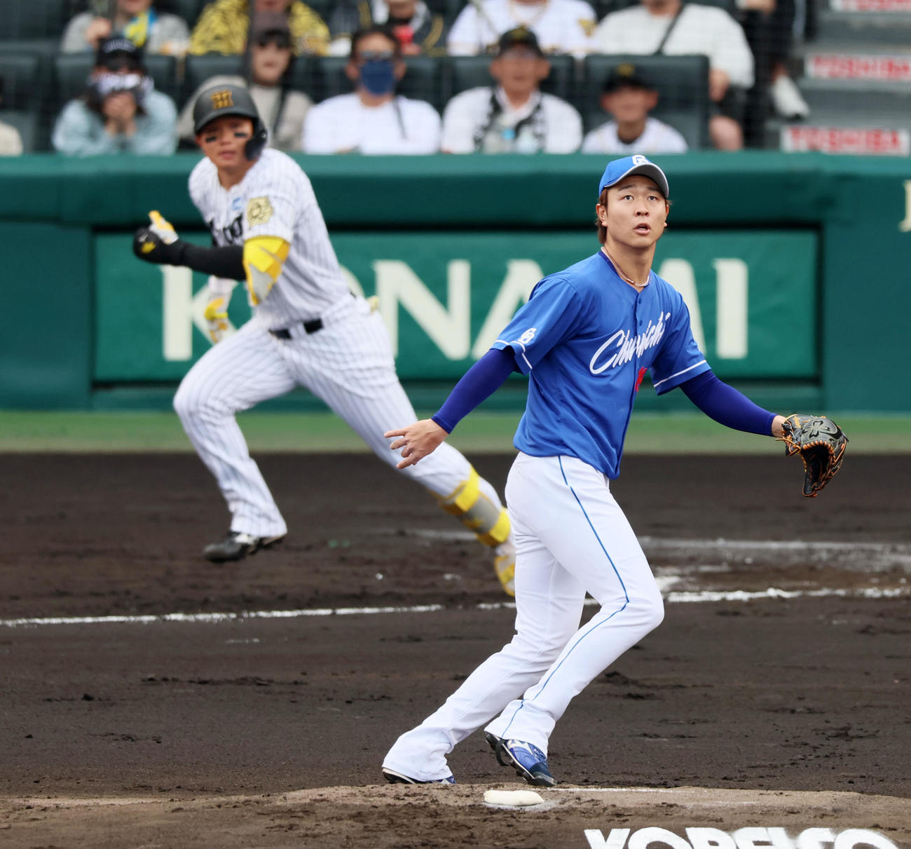 阪神対中日　1回裏阪神1死二塁、高橋宏は森下に中前適時打を打たれて失点（撮影・加藤哉）