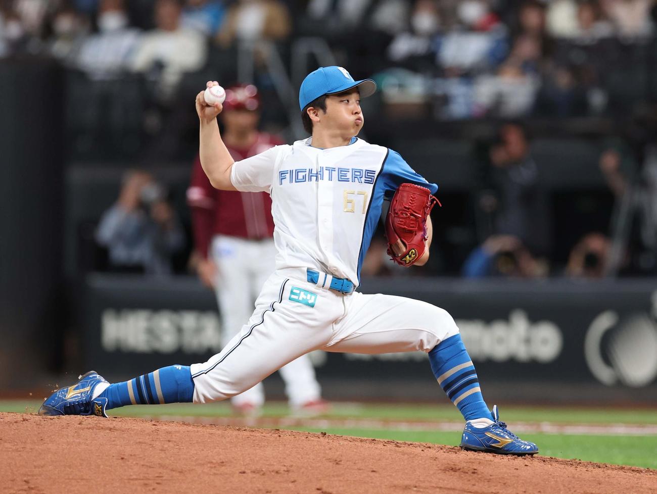 日本ハム対楽天　5回に登板の山本拓（撮影・黒川智章）