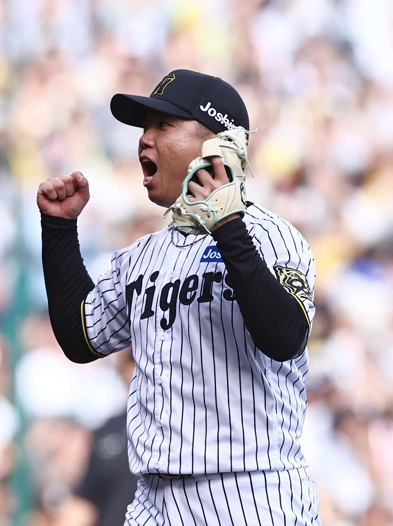 阪神対中日　マダックスを達成しガッツポーズをする村上（撮影・上田博志）