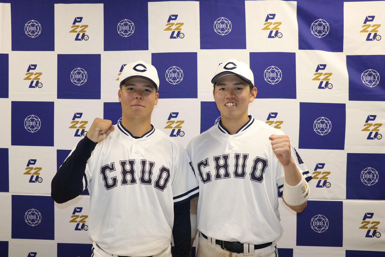 東都大学野球　国学院大対中大　試合後の会見に出席した中大・三奈木（左）と綱川（撮影・一樹）