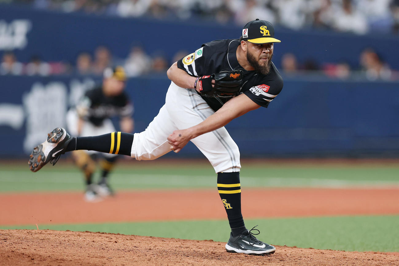 オリックス対ソフトバンク　ソフトバンク4番手のヘルナンデス（撮影・前田充）