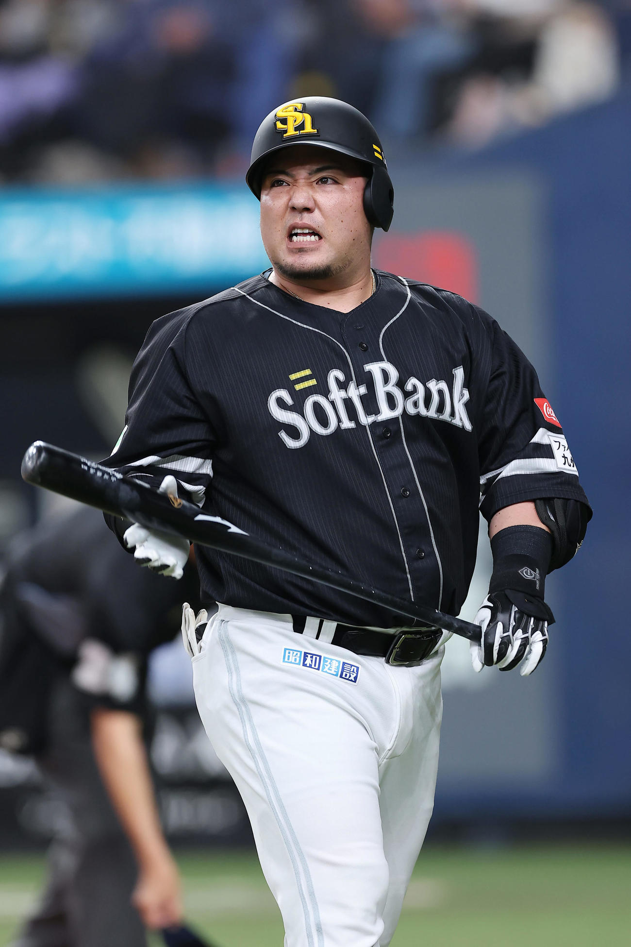 オリックス対ソフトバンク　9回表ソフトバンク無死、捕邪飛に倒れた山川（撮影・前田充）