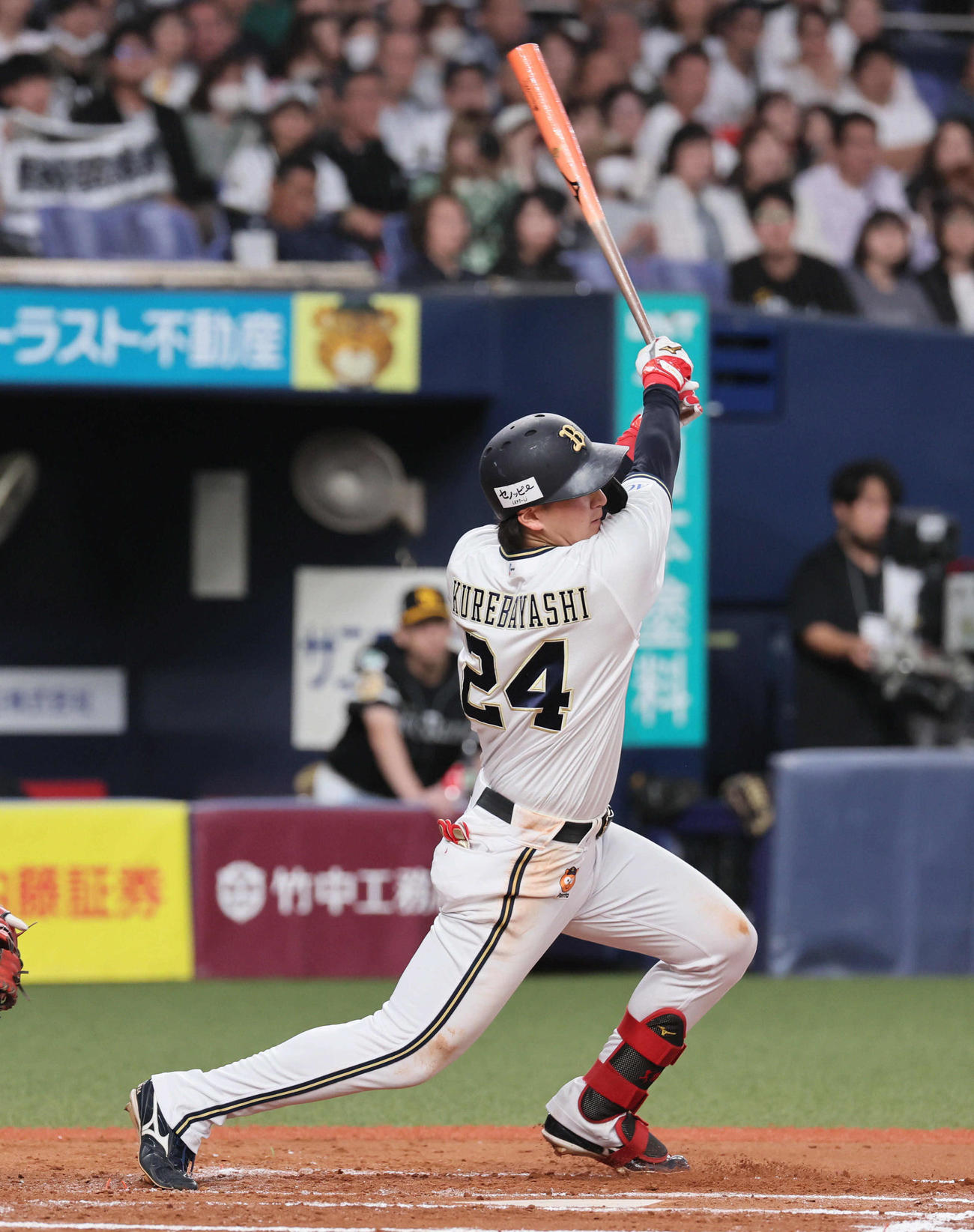 オリックス対ソフトバンク　5回裏オリックス2死満塁、紅林は右越え3点適時二塁打を放つ（撮影・宮崎幸一）