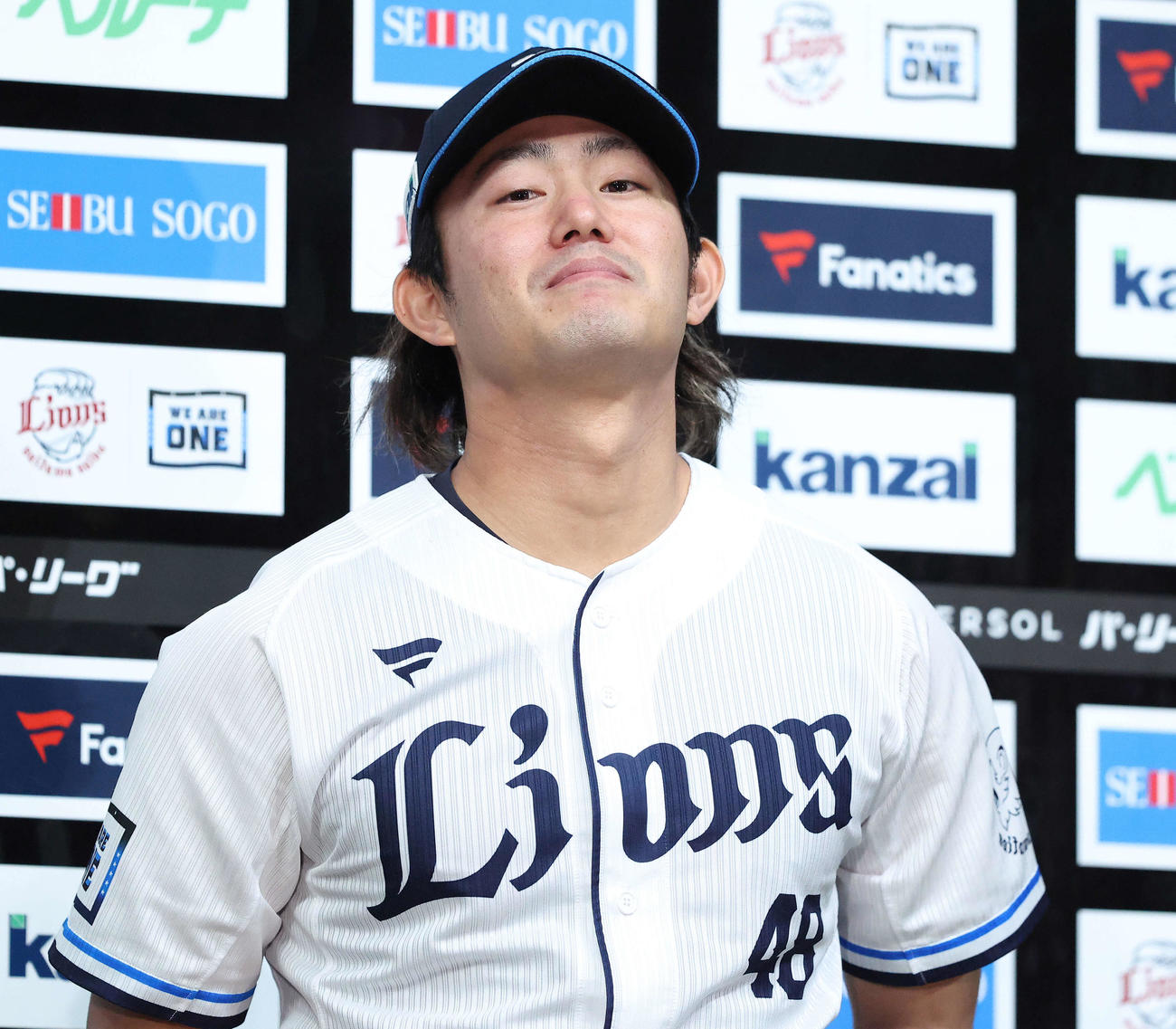 西武対ロッテ　ロッテに勝利し、お立ち台で笑顔を見せる今井（撮影・河田真司）