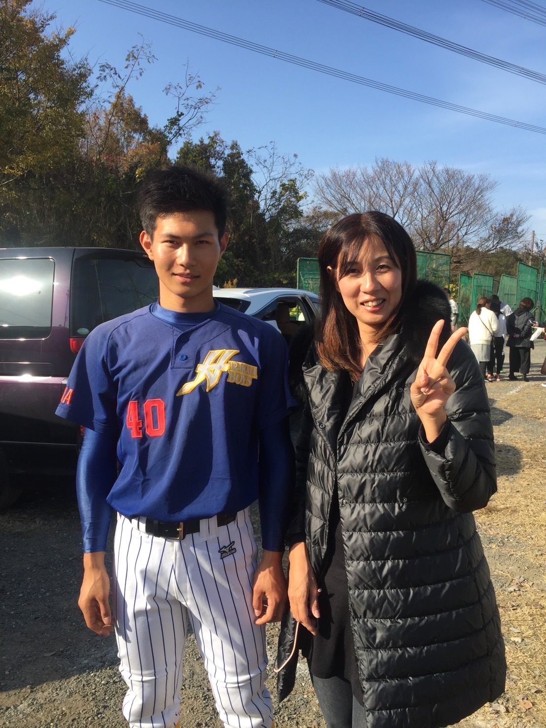 ロッテ藤原恭大の母とのツーショット（本人提供）