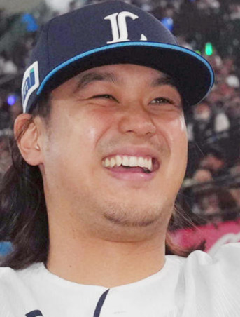 2025年4月29日、597日ぶりの勝利を収め、喜ぶ西武高橋光成