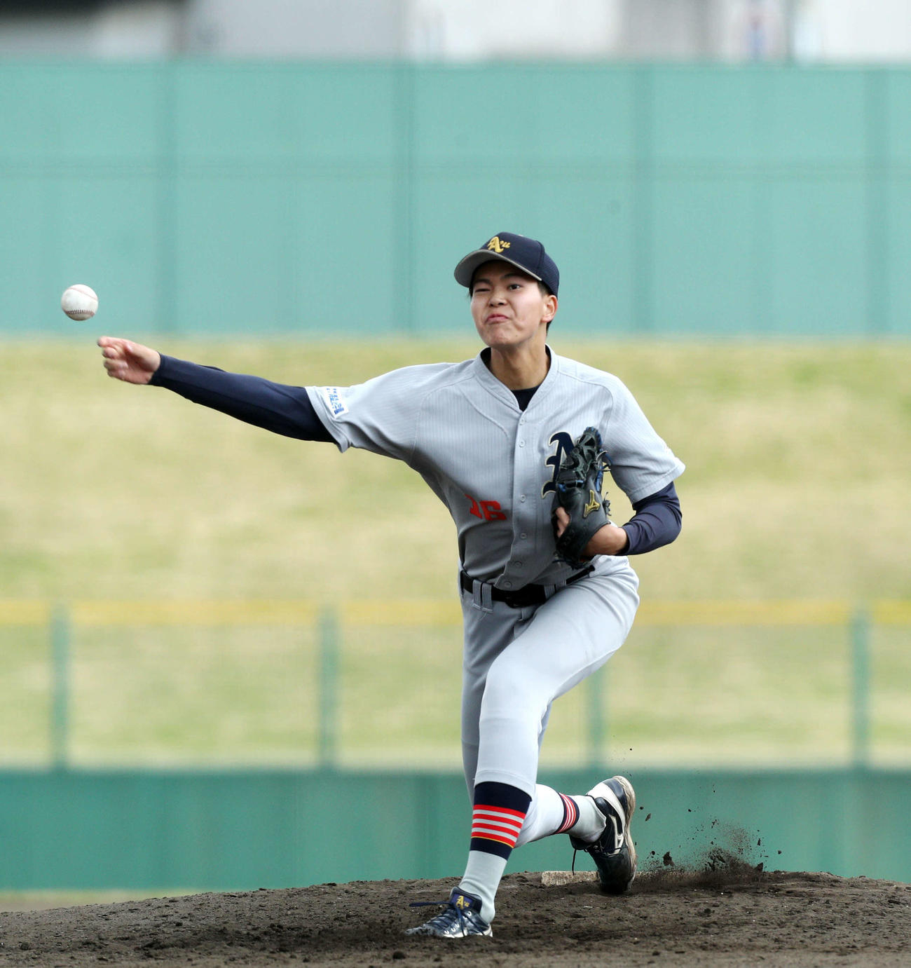 青森大対ノースアジア大　2番手で登板した青森大・小金井（撮影・木村有優）