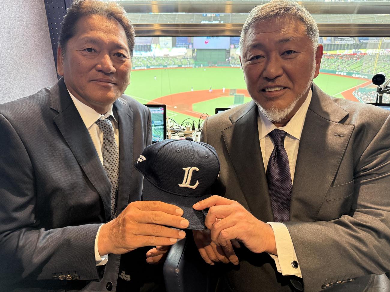 TBSの野球中継に16年ぶりに出演し、佐々木主浩（左）と解説を務める清原和博