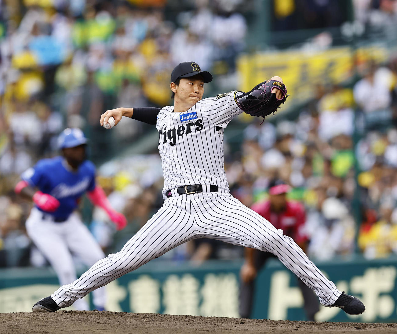 阪神対中日　6回途中、2番手で登板した阪神湯浅（撮影・藤尾明華）