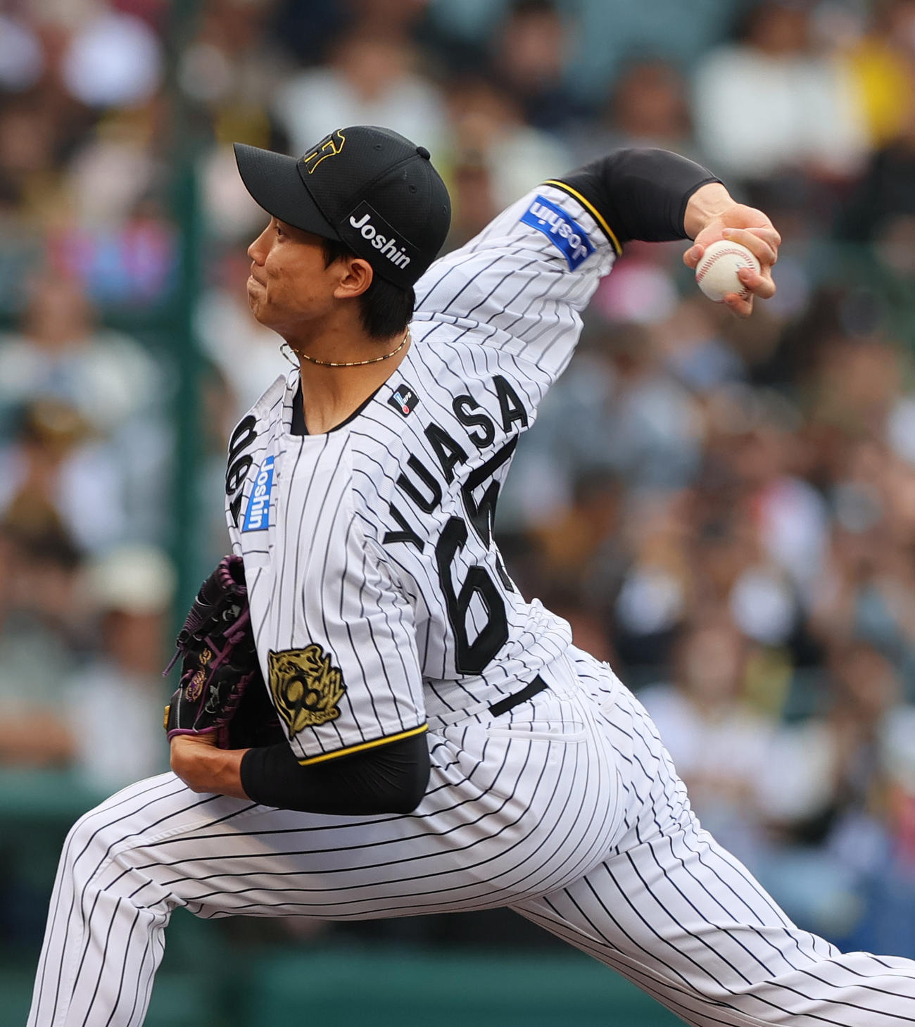 阪神対中日　6回表中日2死一、三塁、伊原に代わり登板する湯浅（撮影・上山淳一）