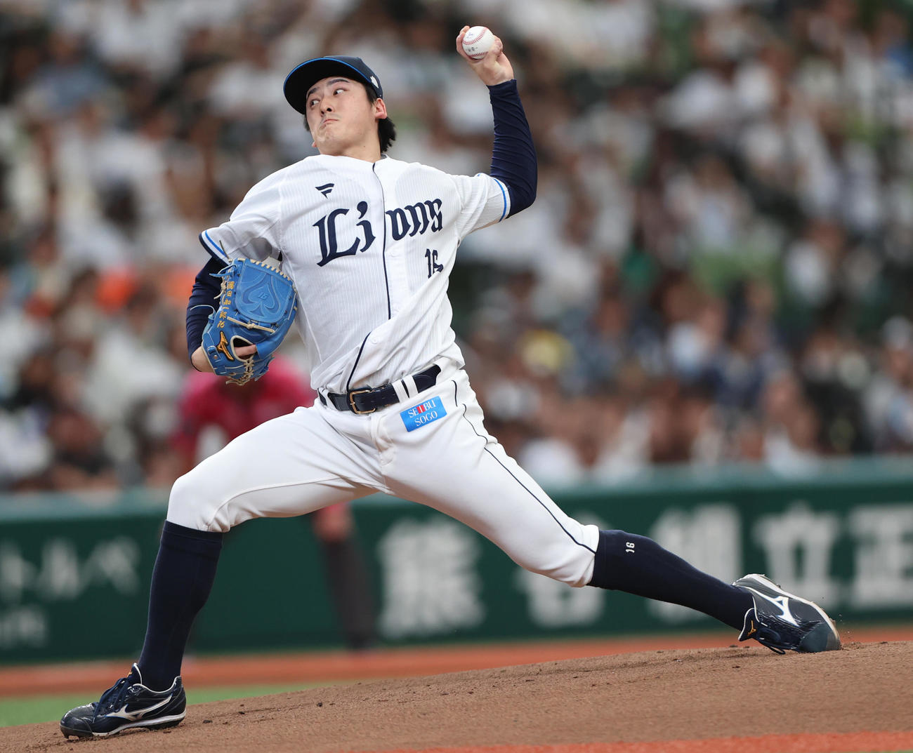 西武対ロッテ　力投する西武先発の隅田（撮影・水谷安孝）