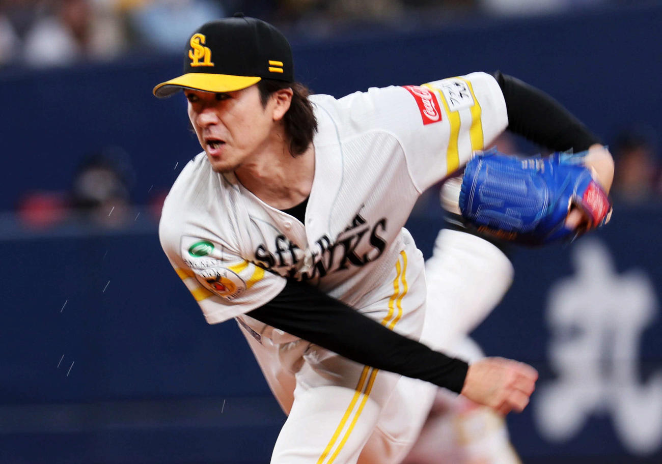 オリックス対ソフトバンク　汗を飛ばして力投する上沢（撮影・宮崎幸一）