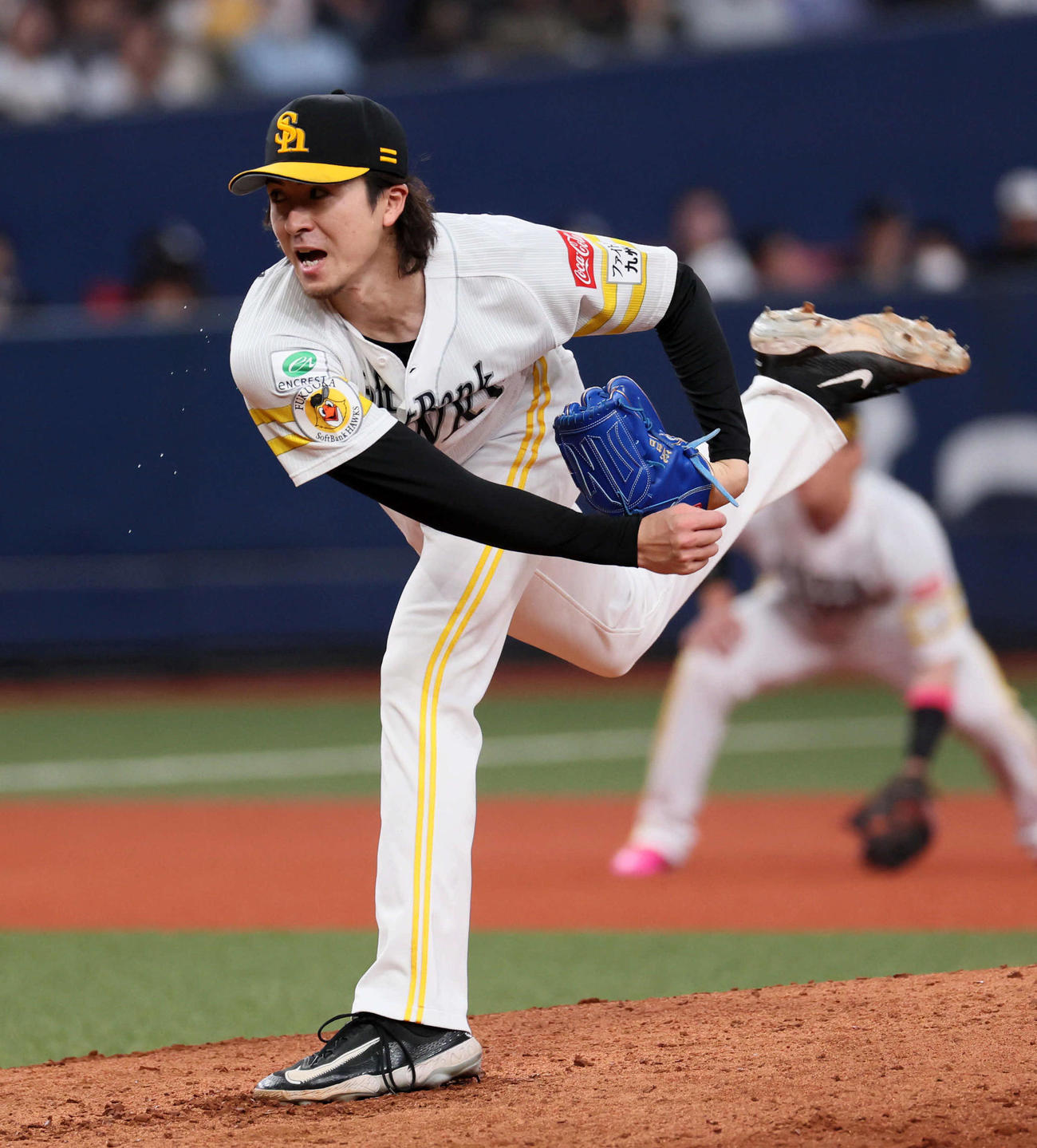 オリックス対ソフトバンク　汗を飛ばして力投する上沢（撮影・宮崎幸一）