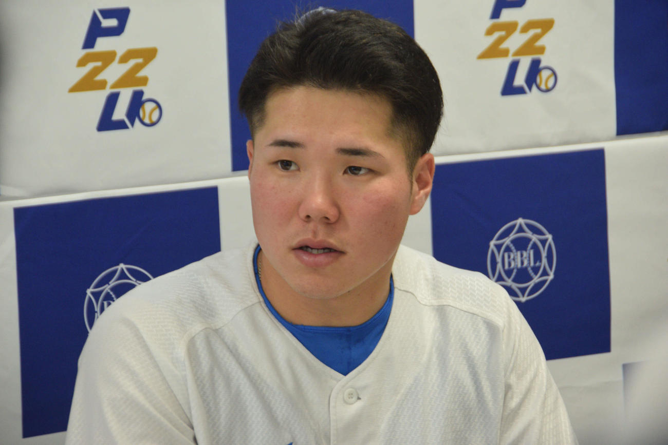 亜大対青学大　決勝打を放った小田（撮影・泉光太郎）