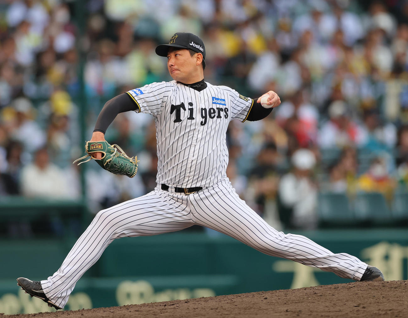 阪神対中日　9回表に登板の阪神岩崎（撮影・上山淳一）