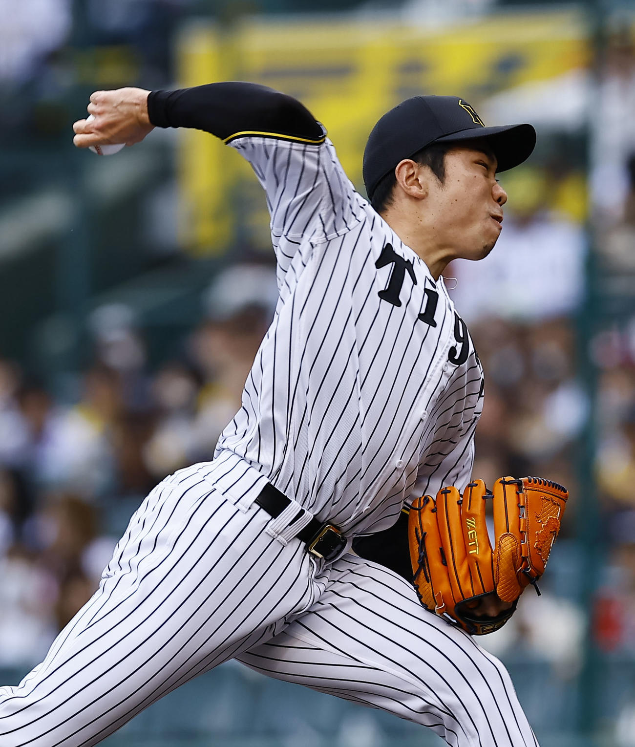 阪神対中日　8回、4番手で登板した阪神石井（撮影・藤尾明華）