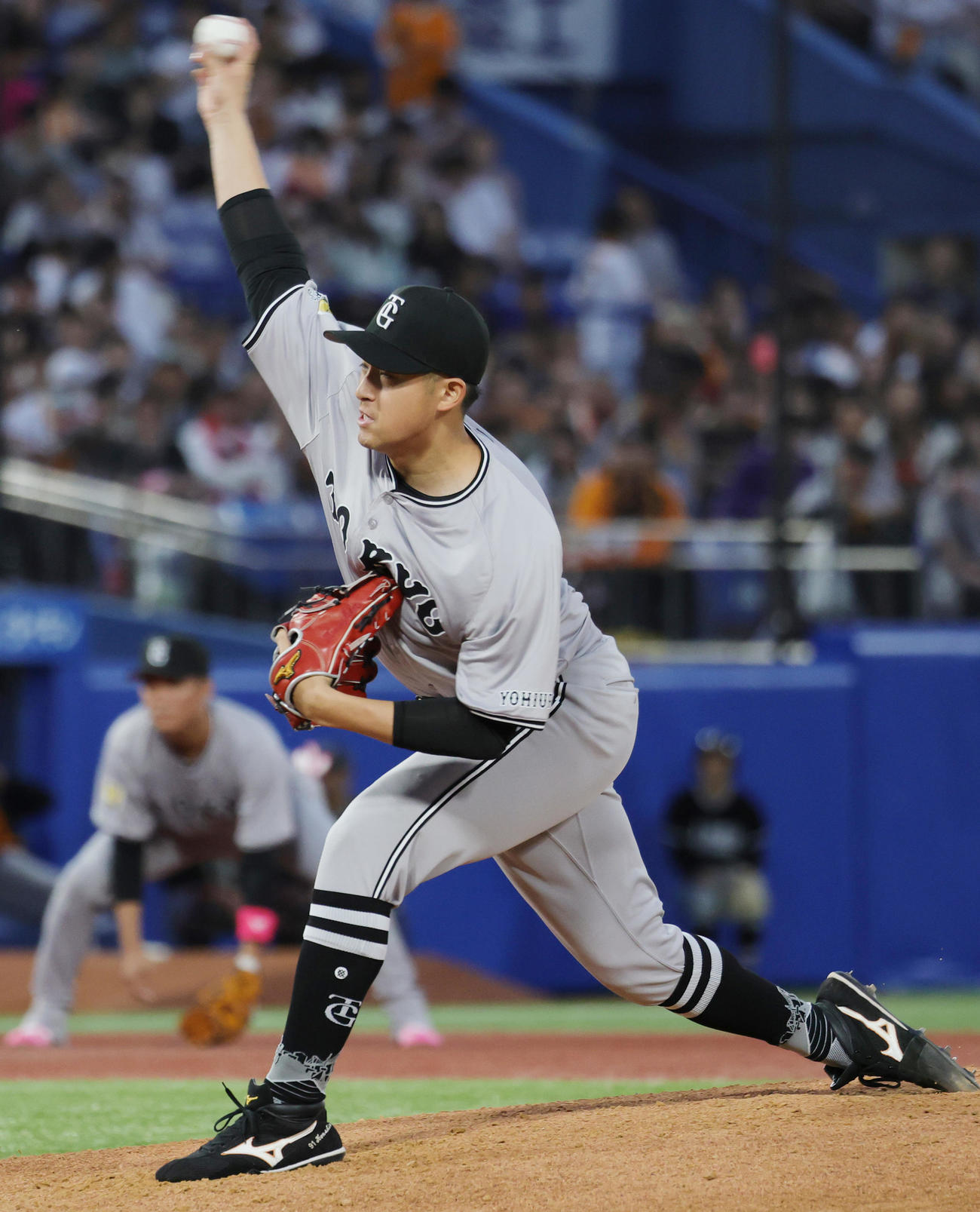 ヤクルト対巨人　巨人先発の堀田（撮影・野上伸悟）