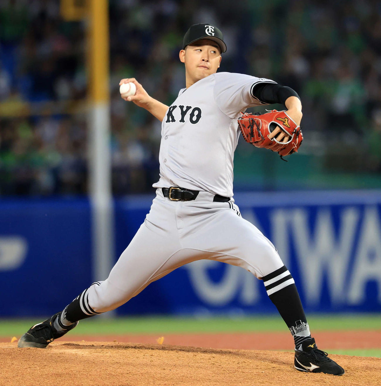 ヤクルト対巨人　力投する巨人先発の堀田（撮影・浅見桂子）