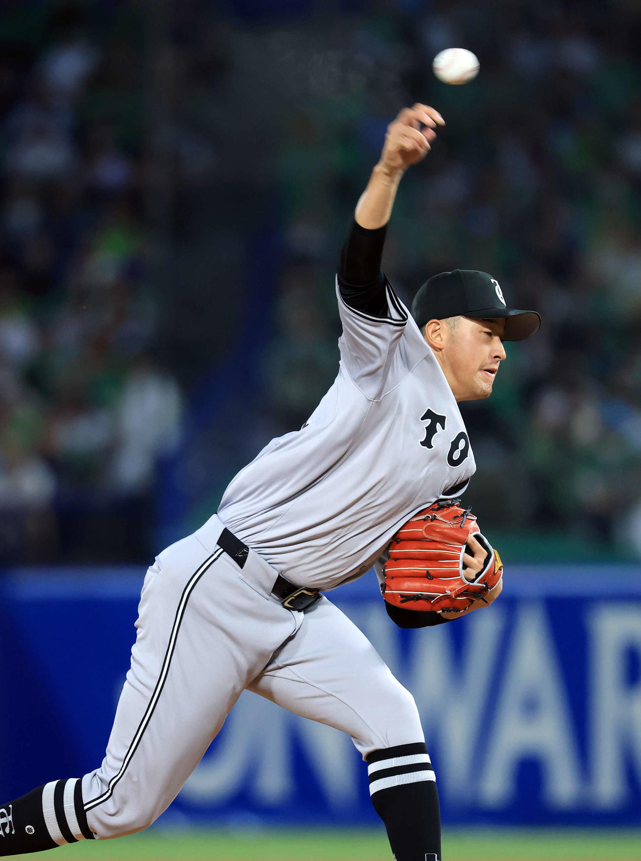 ヤクルト対巨人　力投する巨人先発の堀田（撮影・浅見桂子）