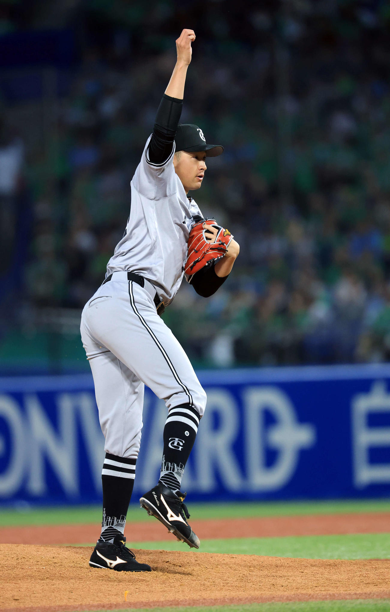 ヤクルト対巨人　力投する巨人先発の堀田（撮影・浅見桂子）