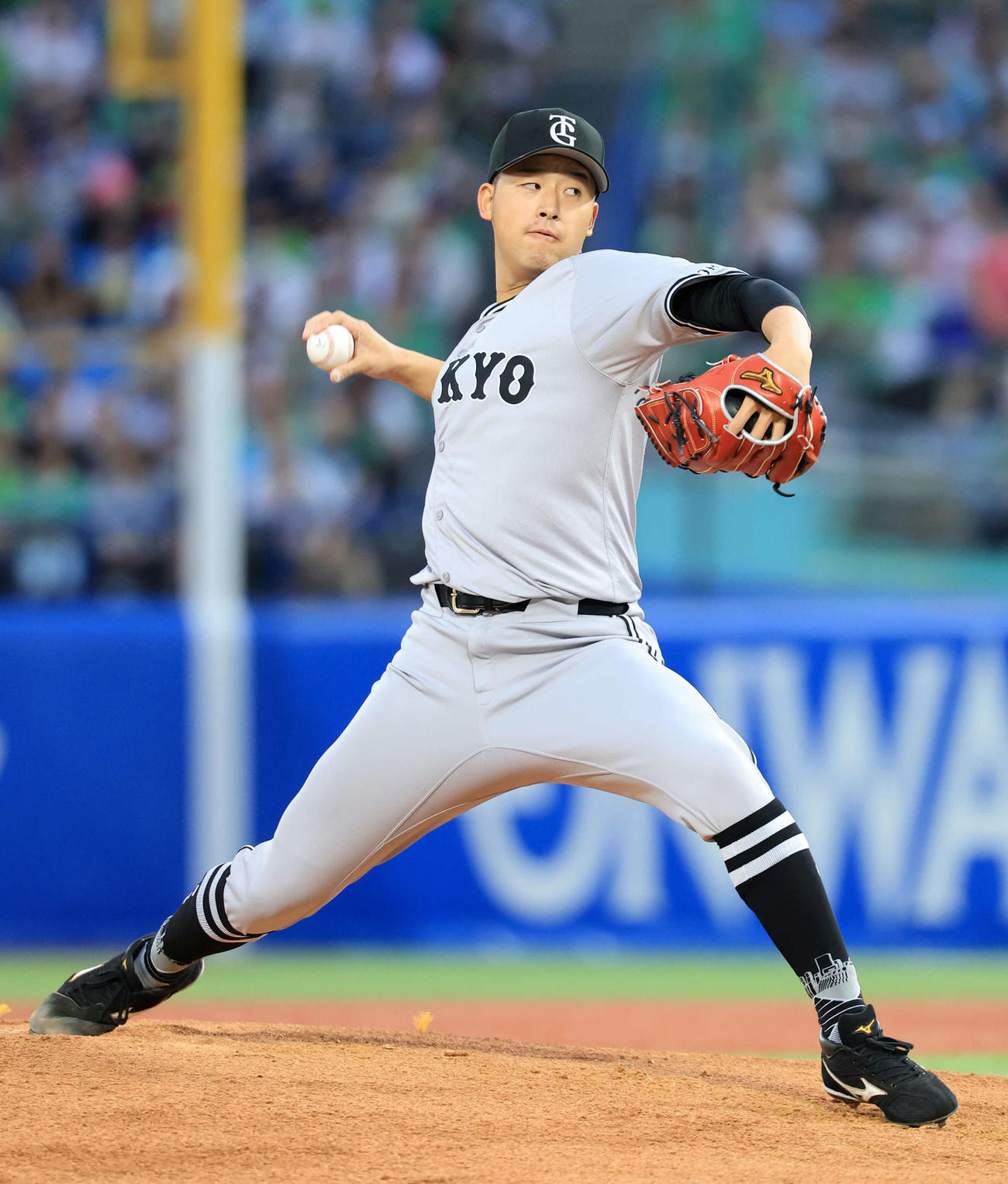 ヤクルト対巨人　力投する巨人先発の堀田（撮影・浅見桂子）