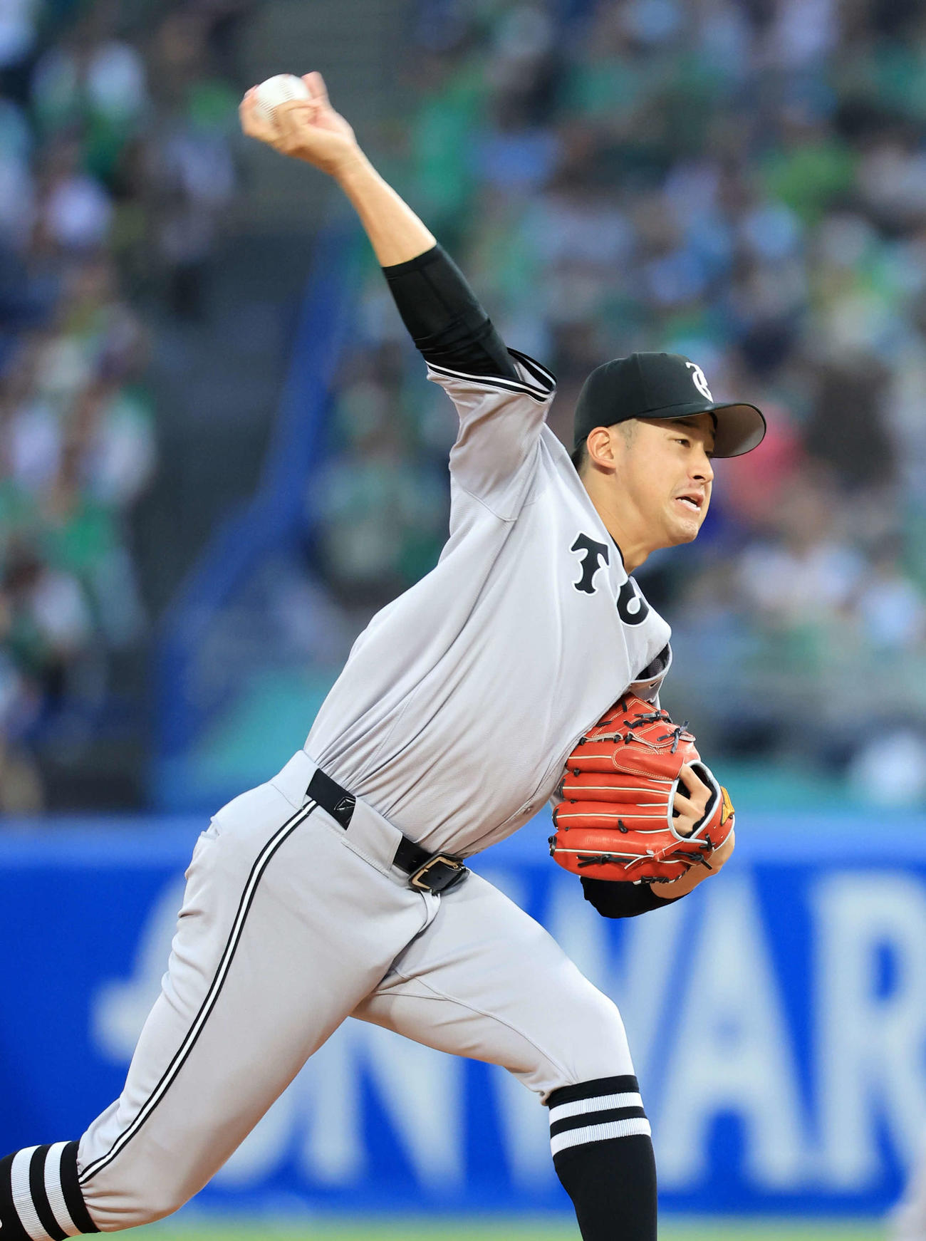 ヤクルト対巨人　力投する巨人先発の堀田（撮影・浅見桂子）