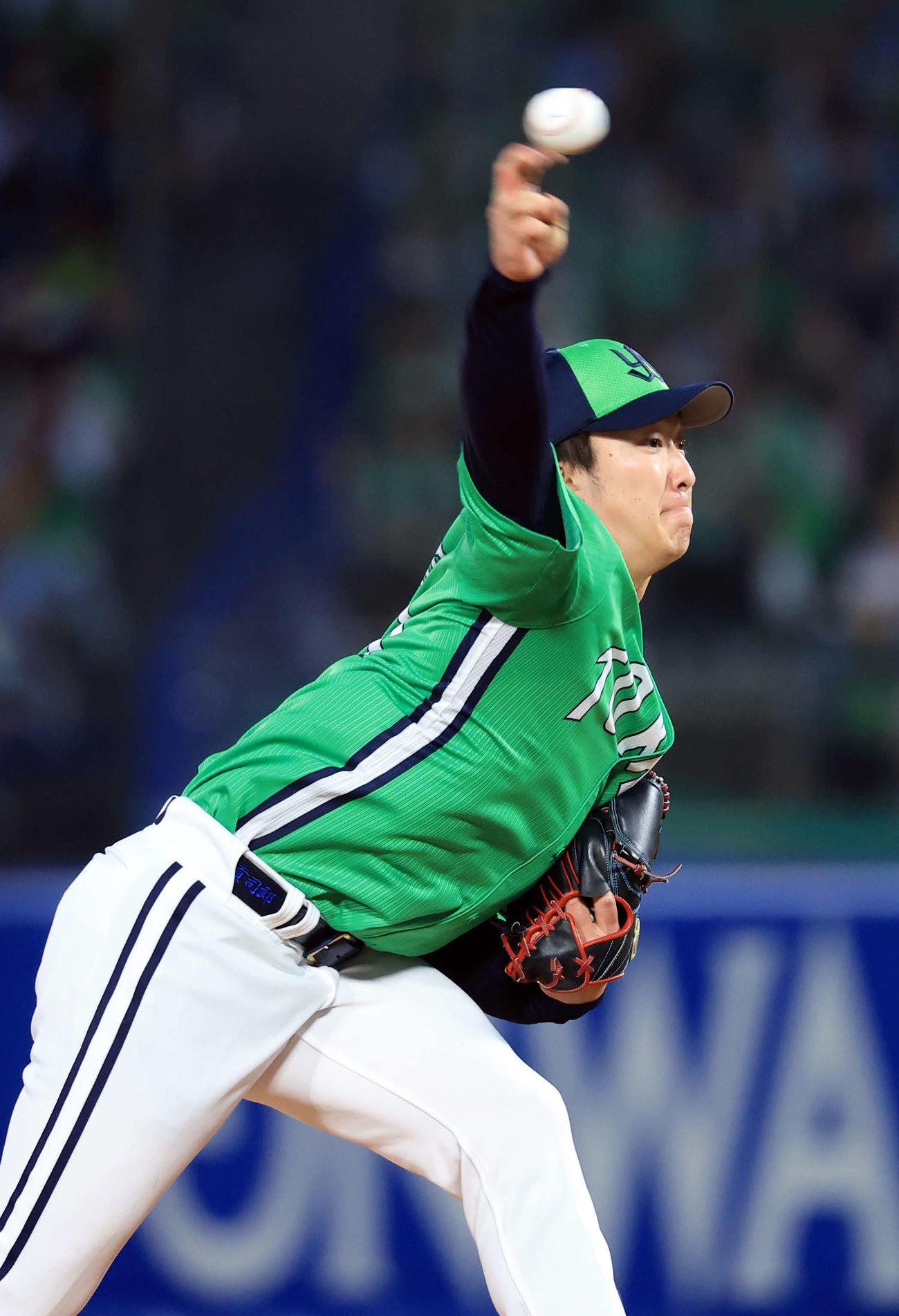 ヤクルト対巨人　力投するヤクルト先発の吉村（撮影・浅見桂子）
