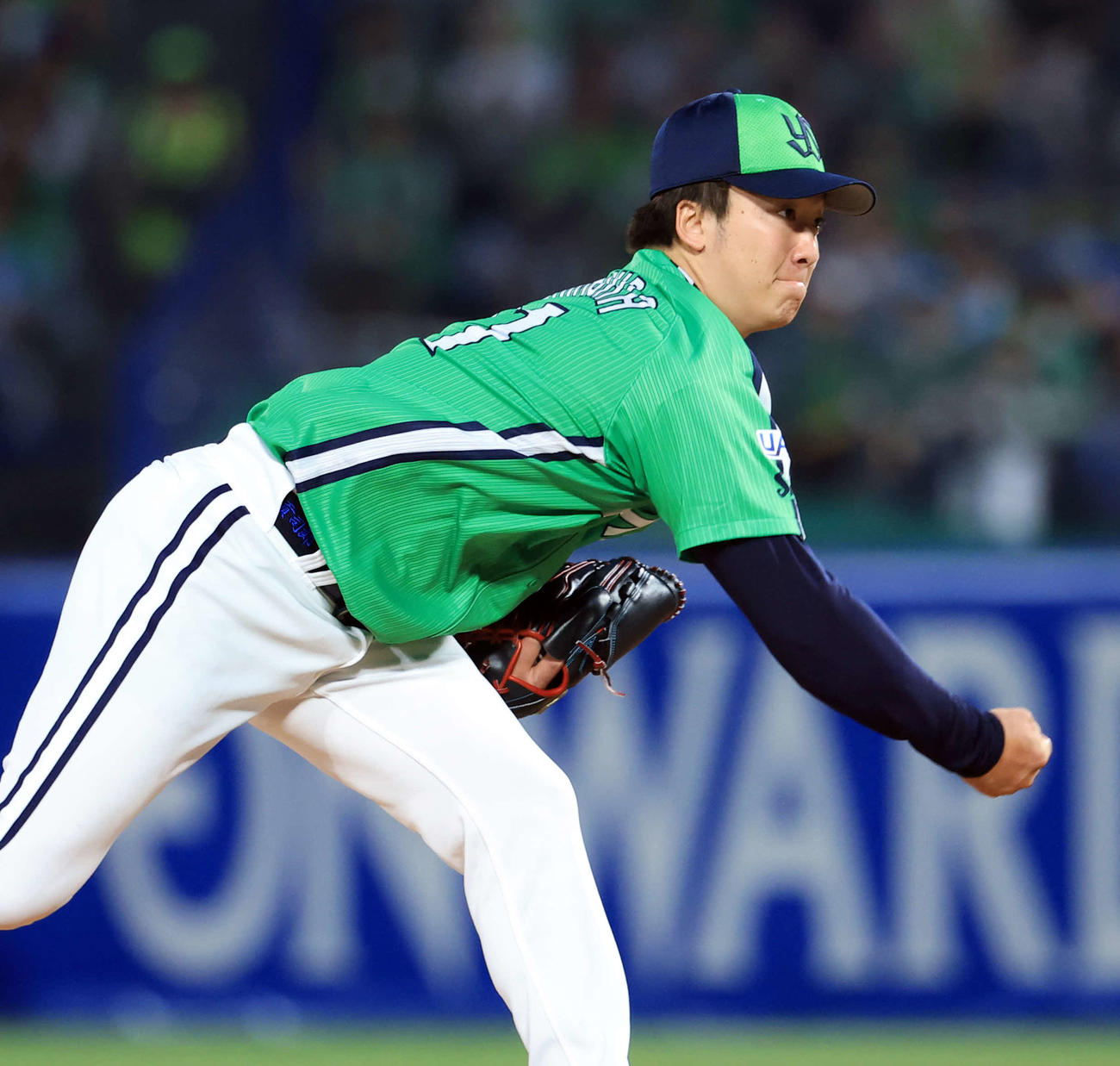 ヤクルト対巨人　力投するヤクルト先発の吉村（撮影・浅見桂子）
