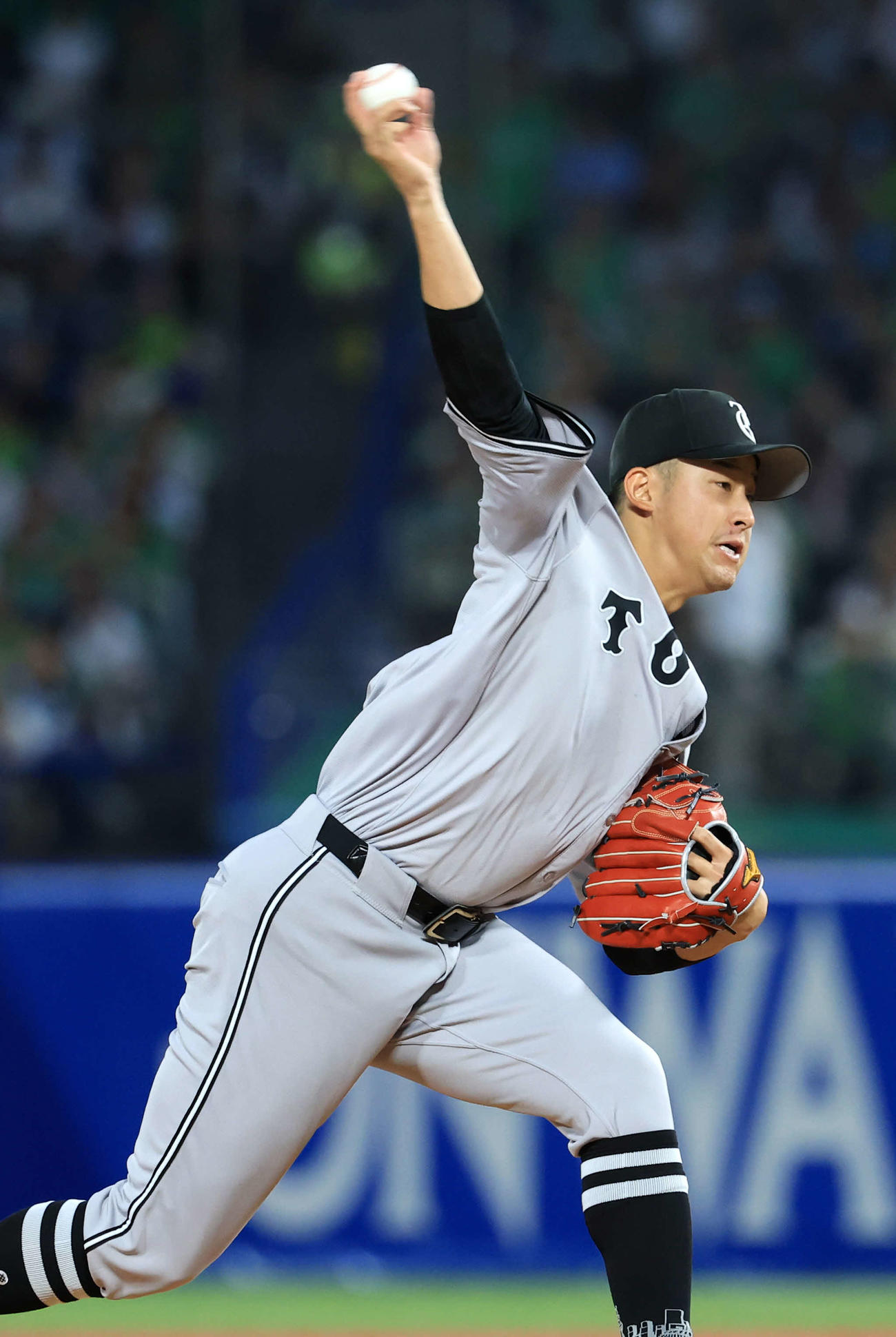 ヤクルト対巨人　力投する巨人先発の堀田（撮影・浅見桂子）