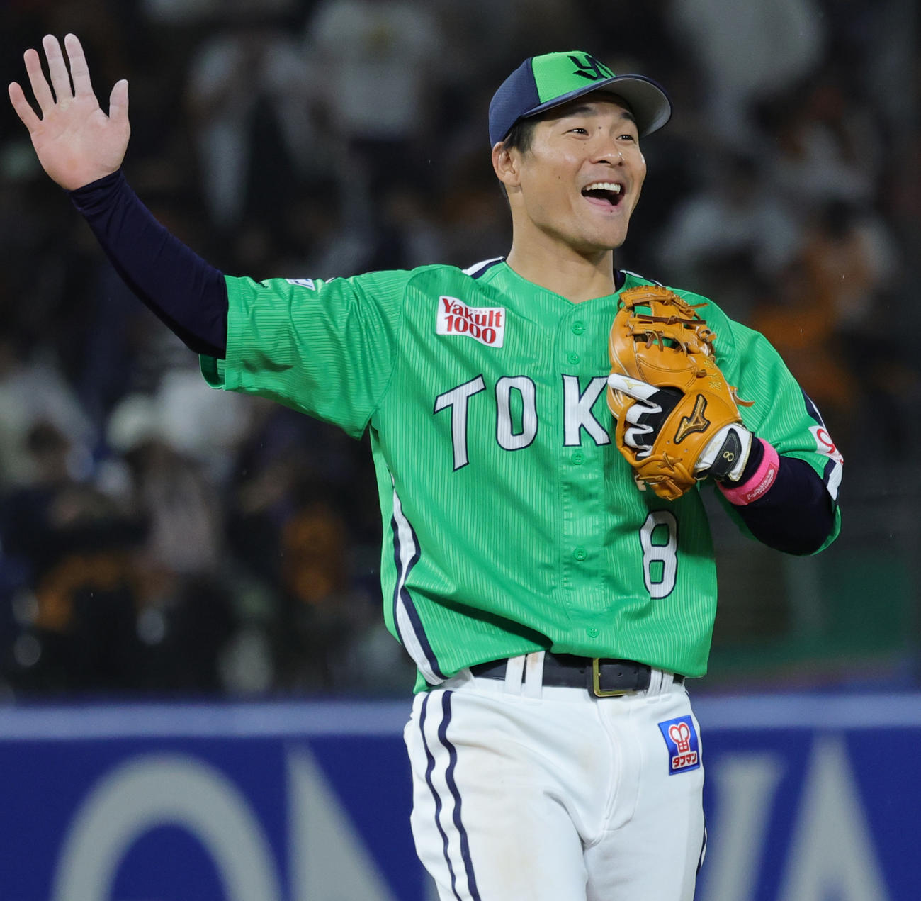 ヤクルト対巨人　勝利を喜ぶヤクルト茂木（撮影・野上伸悟）