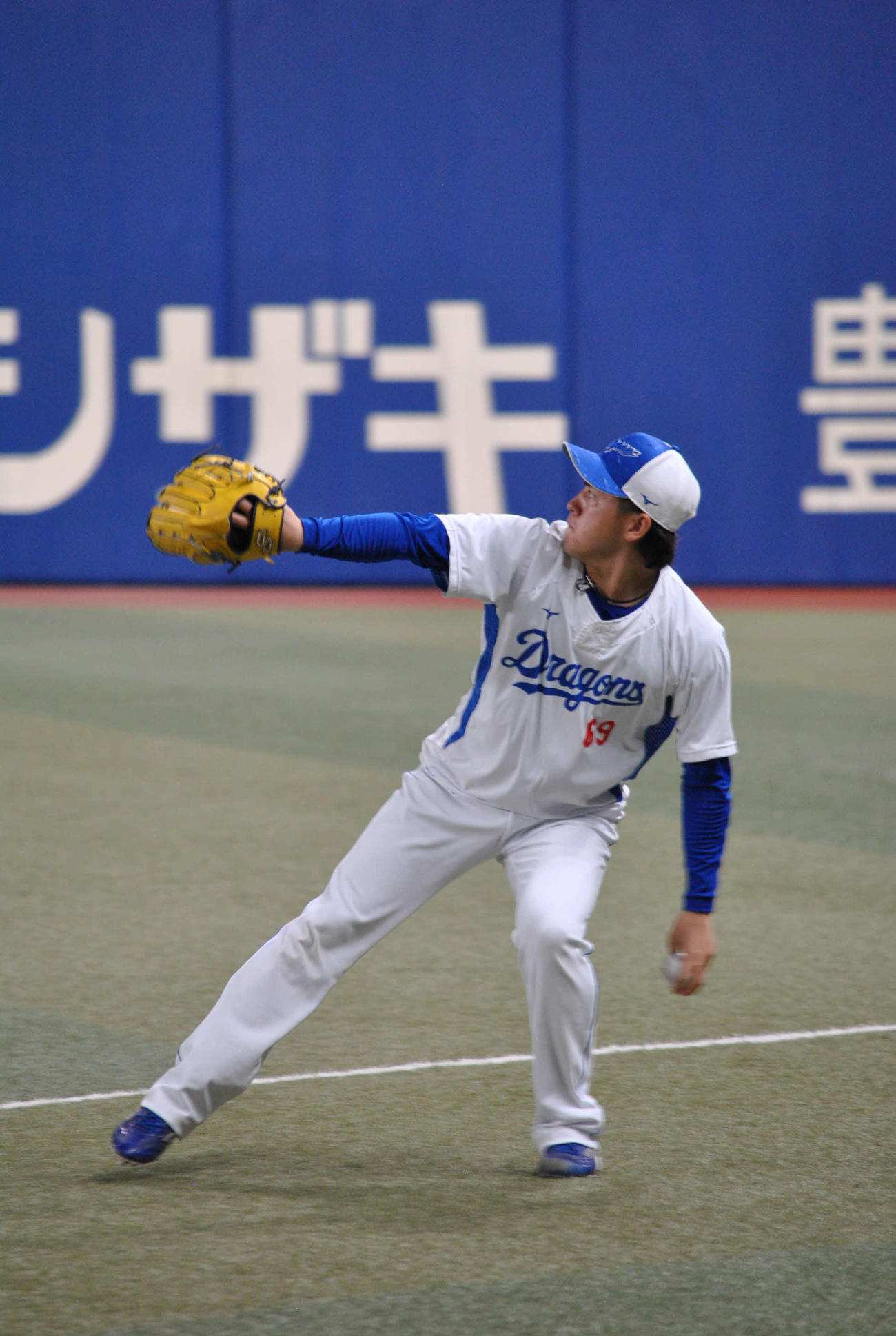 中日三浦はキャッチボールを行う（2025年5月12日、バンテリンドーム）